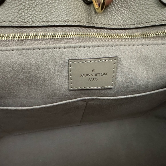 ⭐️Like New ⭐️ Louis Vuitton OnTheGo MM - Picture 13 of 16